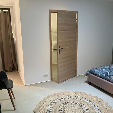 Chambre Avec Petit-Dejeuner En Provence Luberon La Tour-d'Aigues Exterior photo
